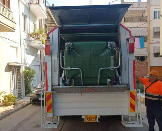Φωτογραφία Συνεχίζονται καθημερινά οι εργασίες πλύσης και απολύμανσης των κάδων απορριμμάτων στον Δήμο Νάουσας